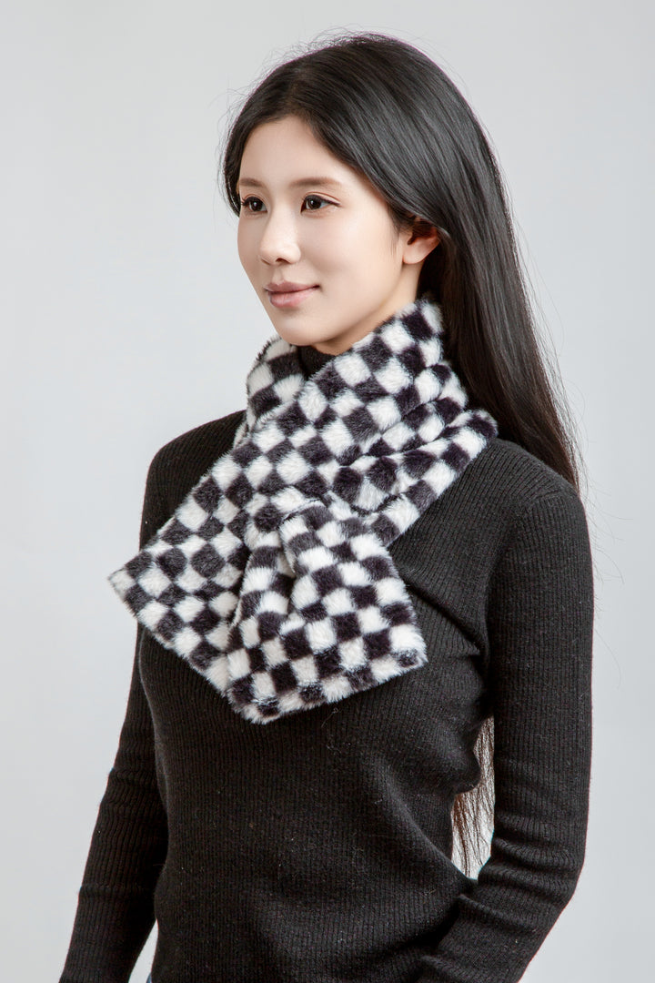 CHECKERED PATTERN SCARF
