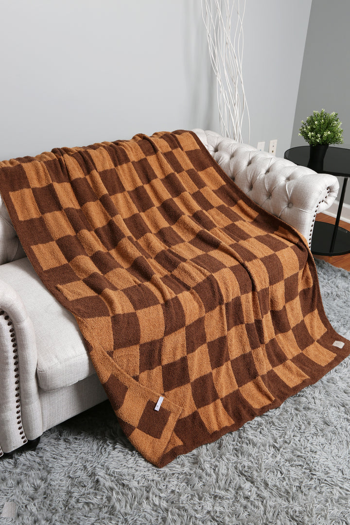 CHECKERED PATTERN THROW BLANKET