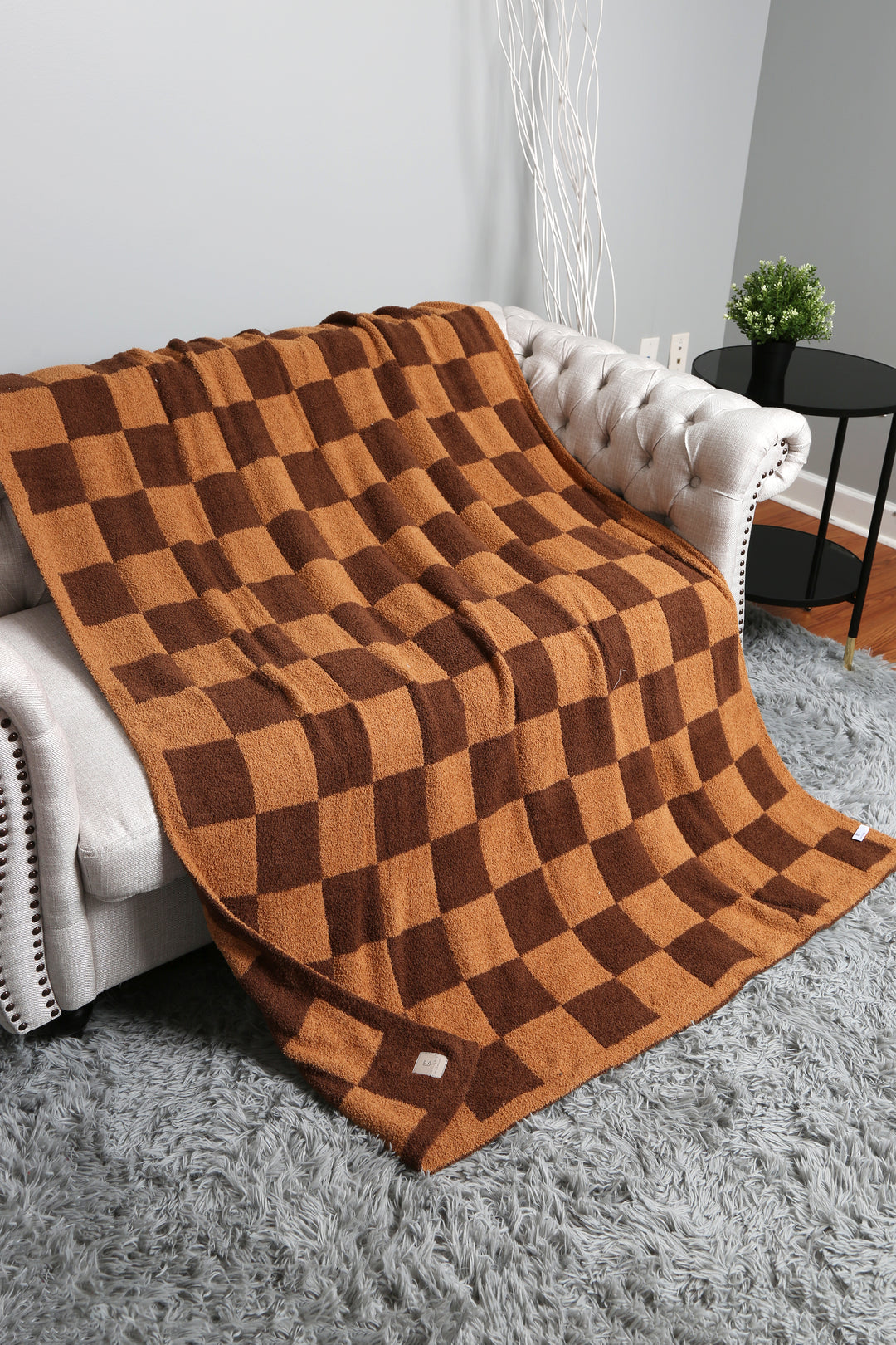 CHECKERED PATTERN THROW BLANKET