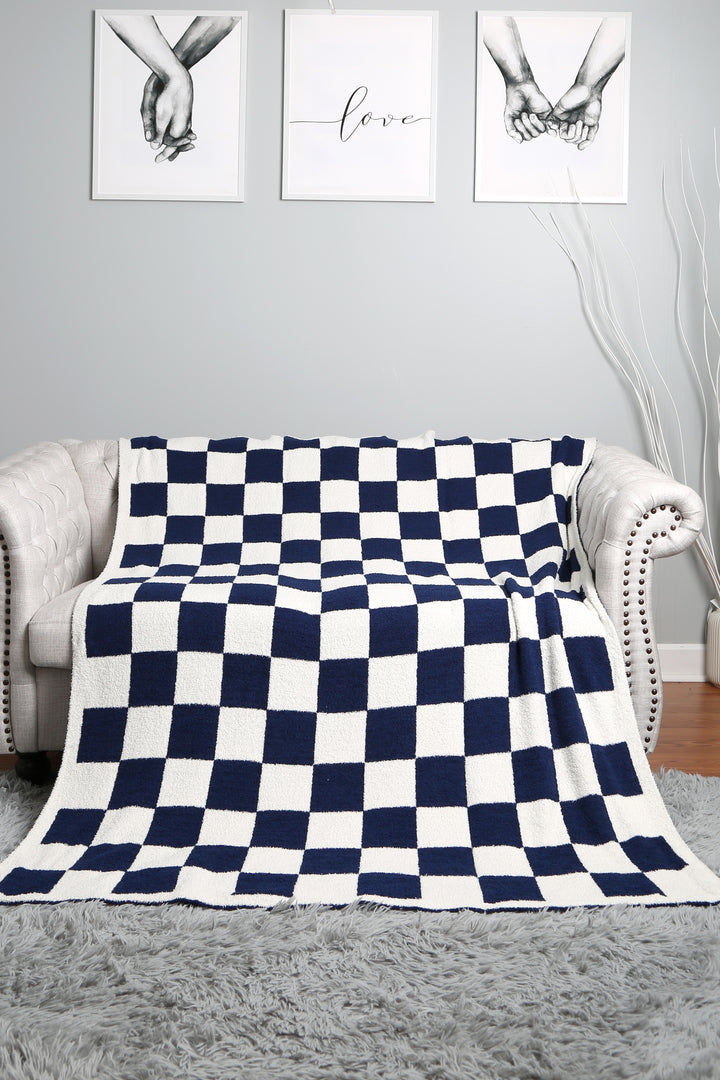 CHECKERED PATTERN THROW BLANKET