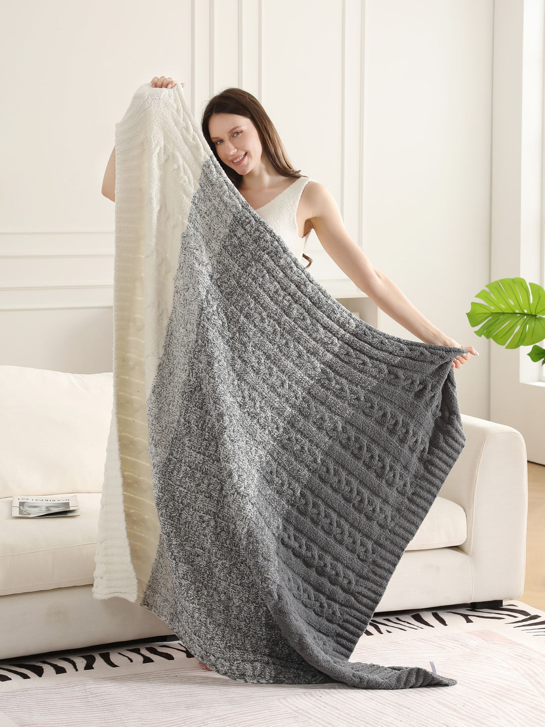 COLOR-GRADIENT KNIT PATTERN THROW BLANKET