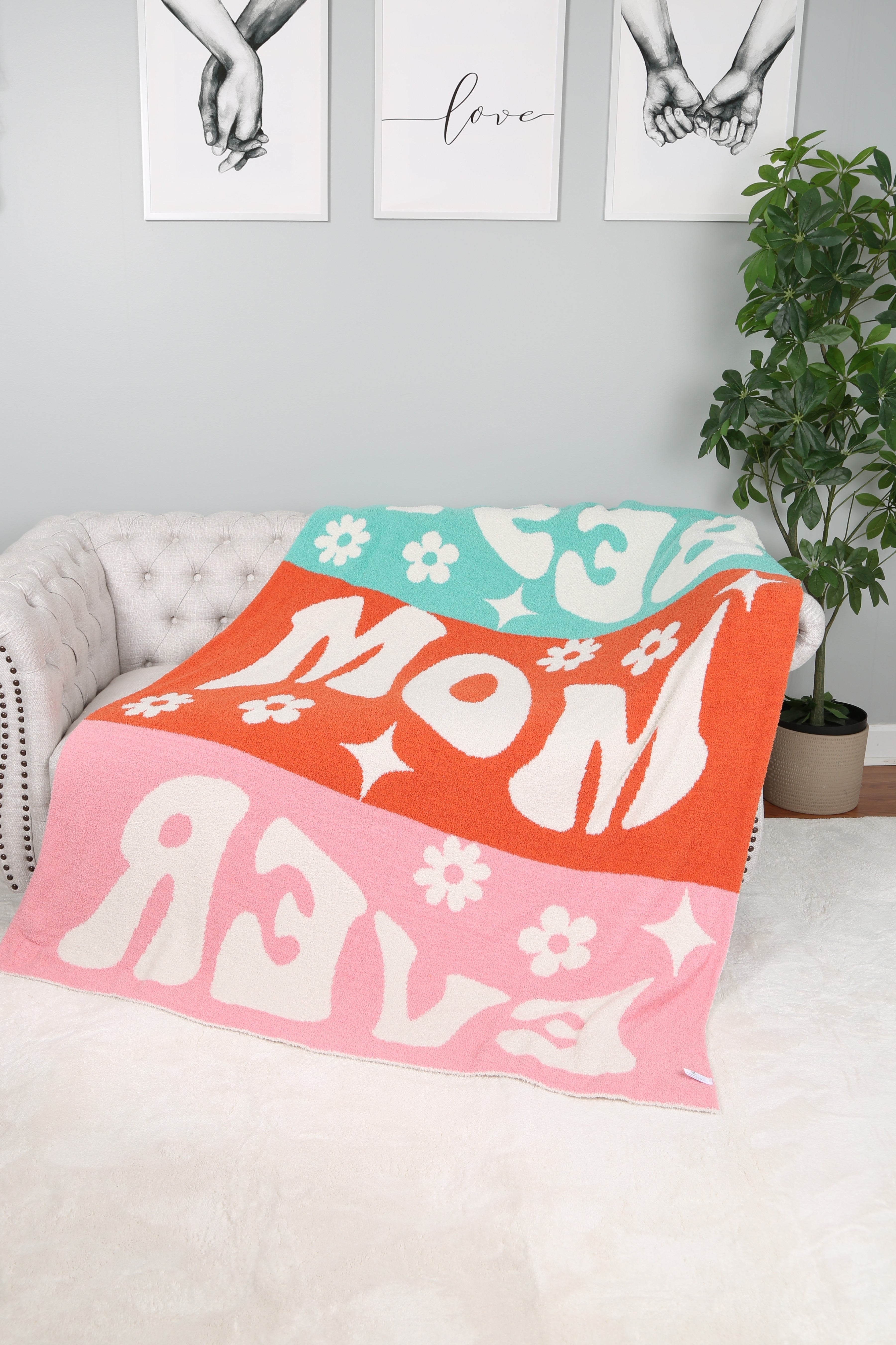 MULTI-COLORED MAMA PATTERN THROW BLANKET