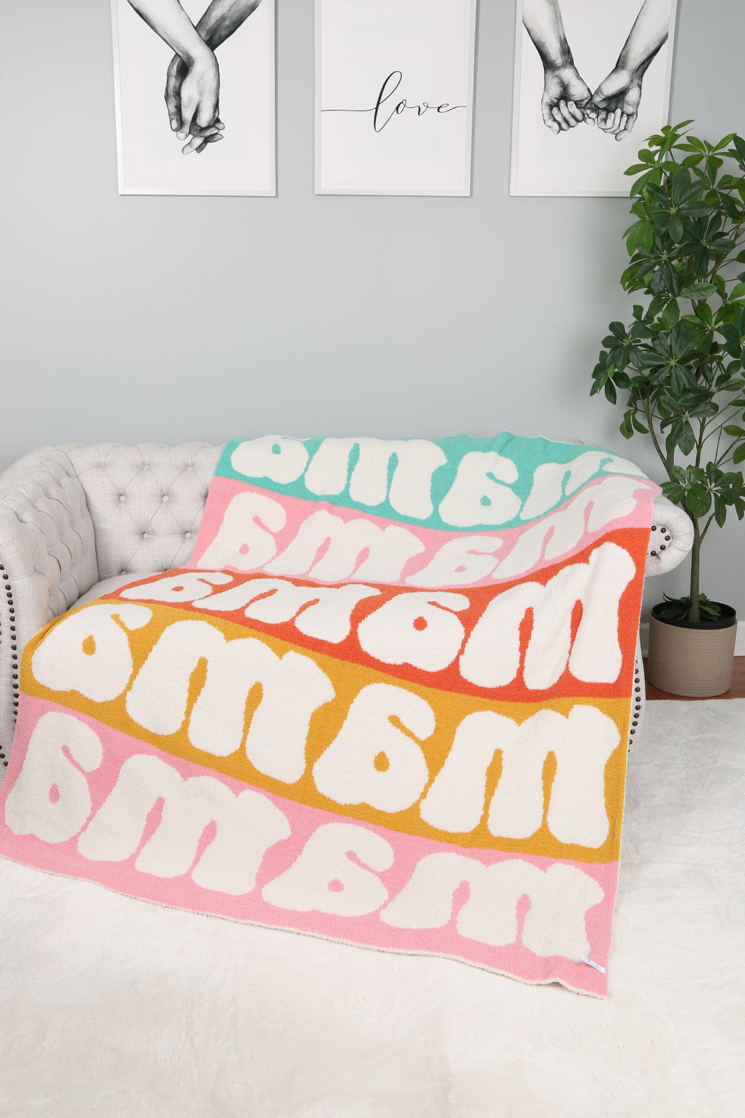 MULTI-COLORED MAMA PATTERN THROW BLANKET