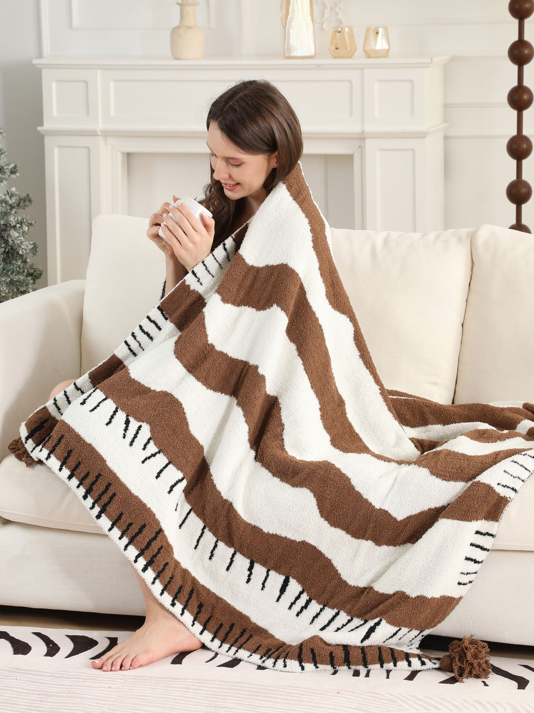 WAVY STRIPED PATTERN THROW BLANKET W/ TASSELS