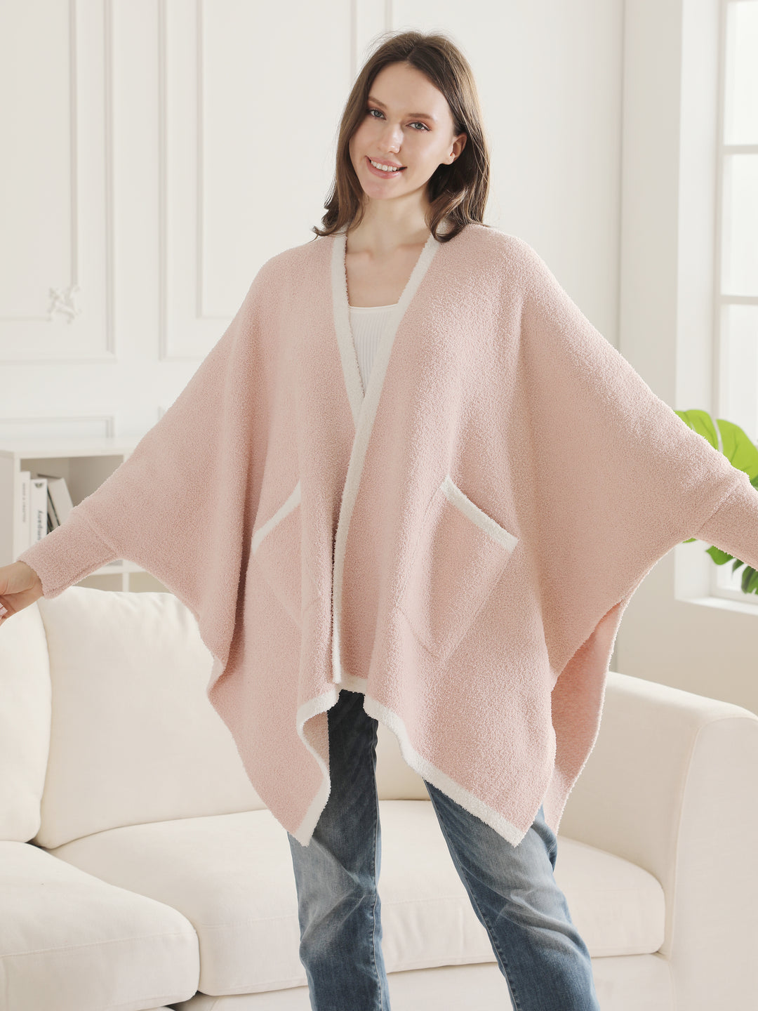 SOLID COLOR W/ COLORED EDGE PATTERN WEARABLE BLANKET RUANA