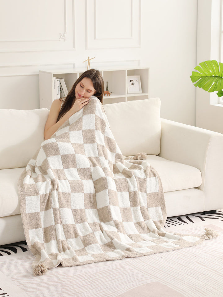 CHECKERED PATTERN THROW BLANKET W/ TASSELS