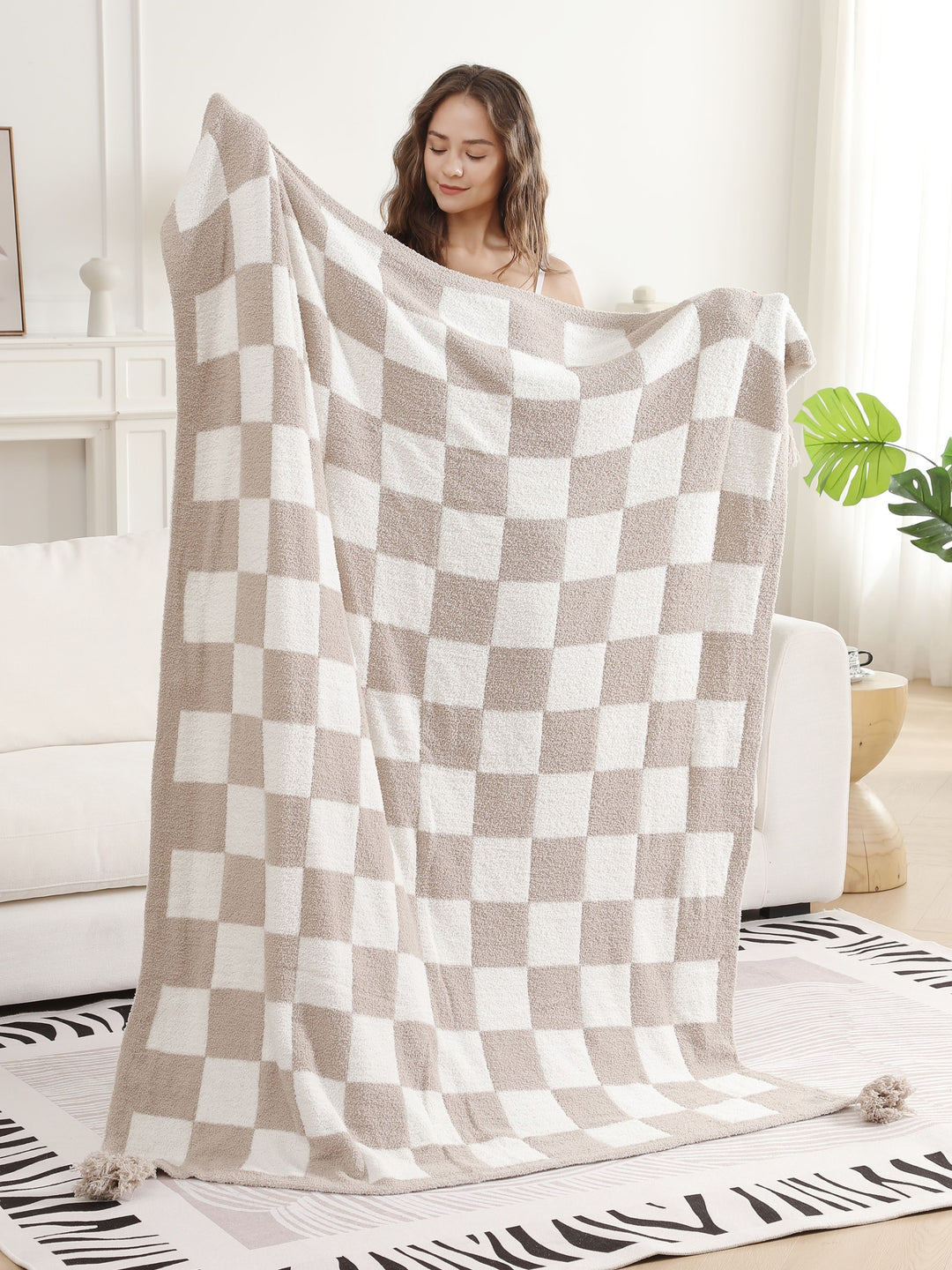 CHECKERED PATTERN THROW BLANKET W/ TASSELS