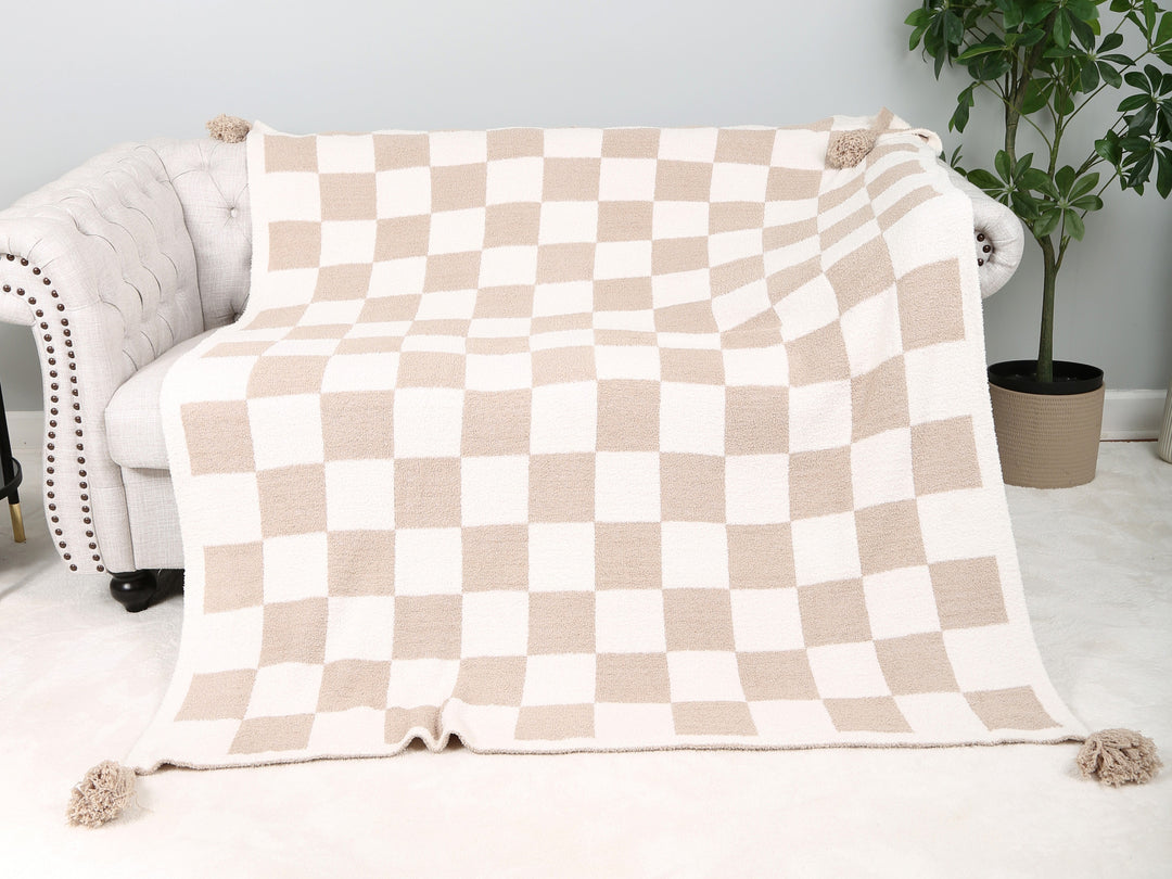 CHECKERED PATTERN THROW BLANKET W/ TASSELS