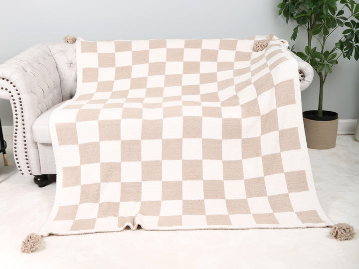 CHECKERED PATTERN THROW BLANKET W/ TASSELS