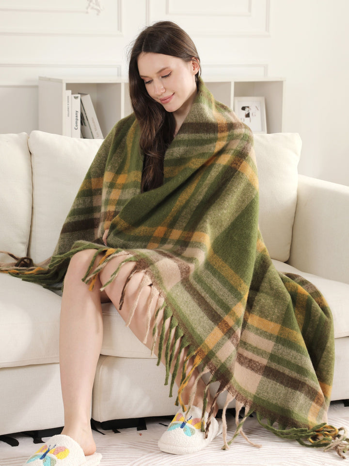 PLAID PATTERN THROW BLANKET W/ FRINGE