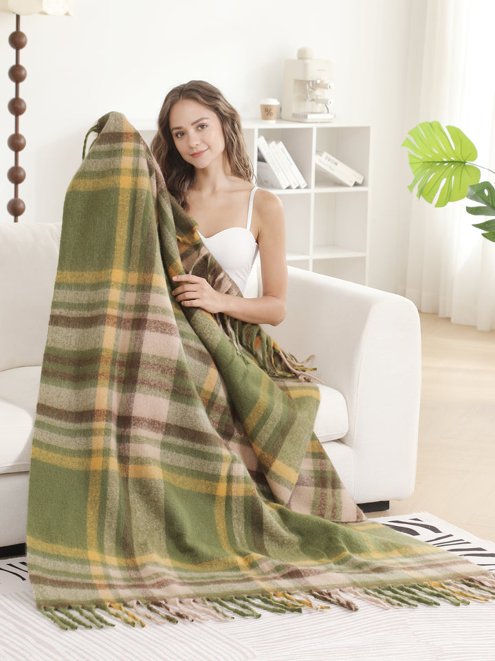PLAID PATTERN THROW BLANKET W/ FRINGE