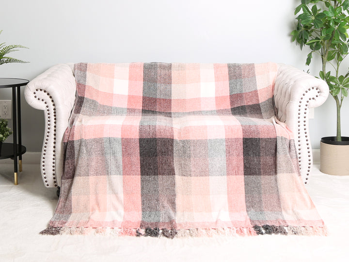 CHECKERED PATTERN THROW BLANKET W/ FRINGE
