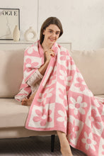 Load image into Gallery viewer, CHECKERED &amp; DAISY PATTERN THROW BLANKET THROW BLANKETS
