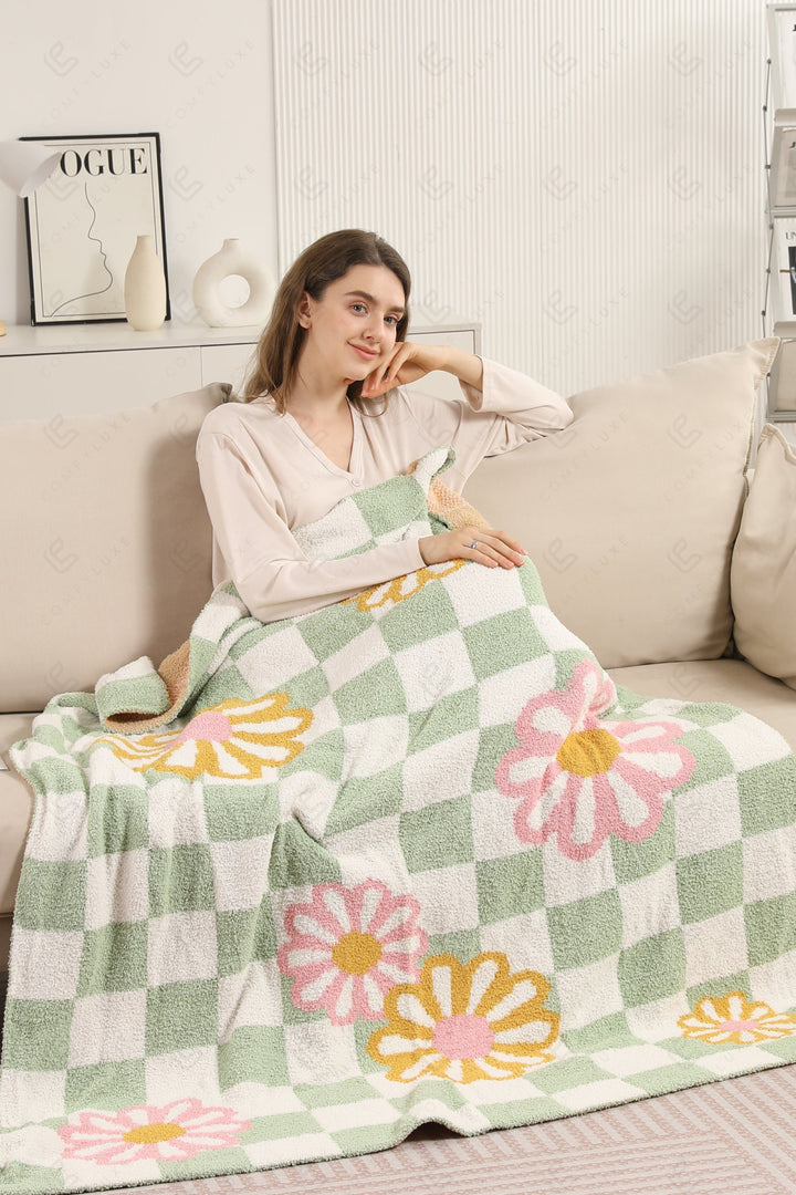 CHECKERED &amp; DAISY PATTERN THROW BLANKET GREEN THROW BLANKETS