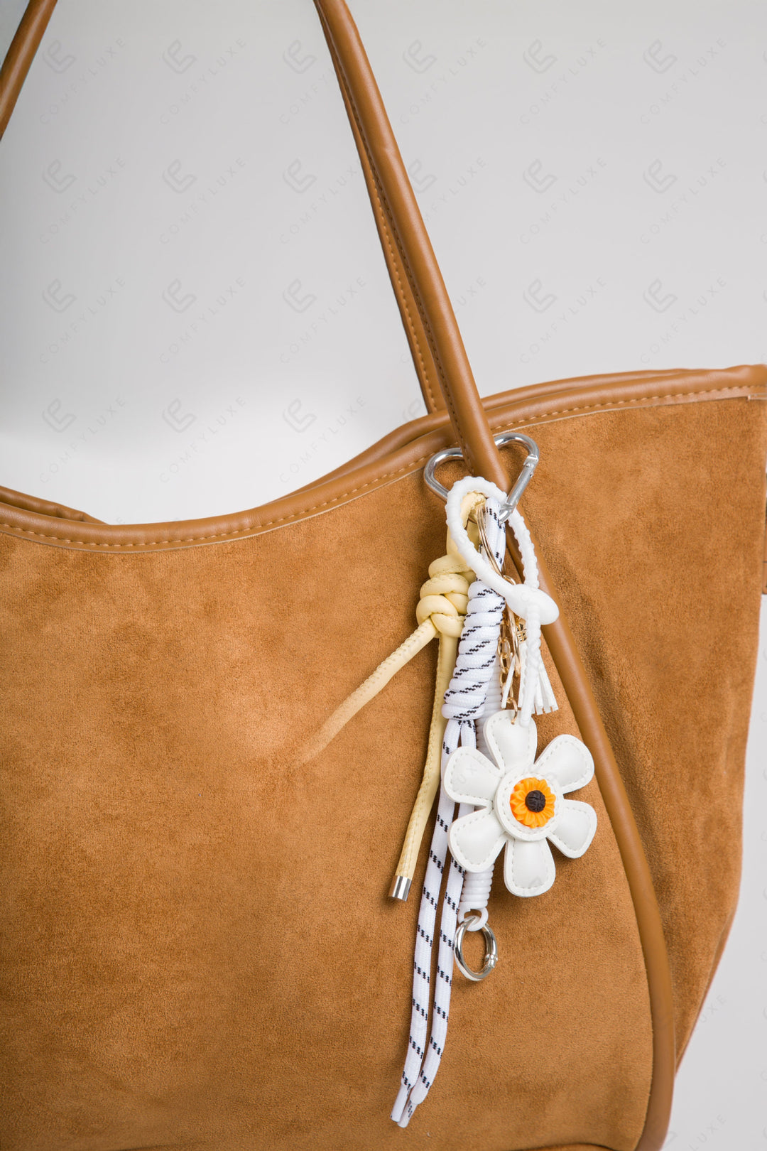 DAISY KEYCHAIN/BAG CHARM KEYCHAINS