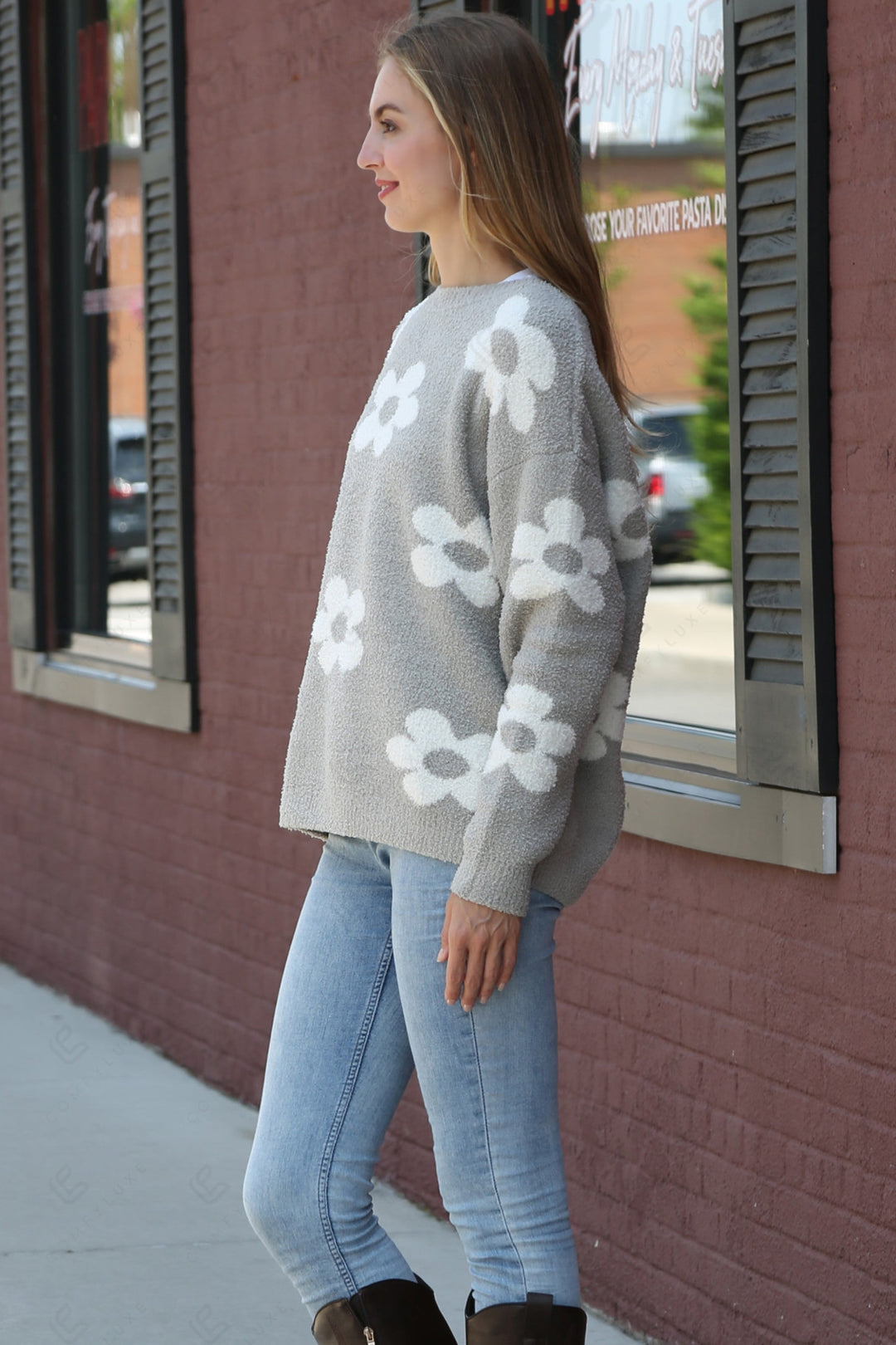 DAISY PATTERN SWEATER APPAREL