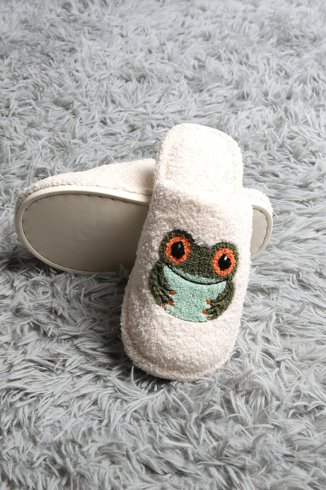FROG PATTERN SLIPPERS SLIPPERS/SLIDES