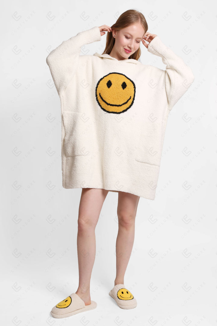 HAPPY FACE PATTERN WEARABLE BLANKET IVORY APPAREL